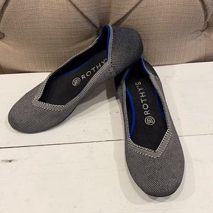 Rothys Round Toe Birdseye Ballet Flat Shoe Sz 8 fits like 7. Price is firm
